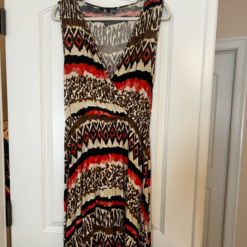 The perfect dress for all seasons! Very flattering fit.